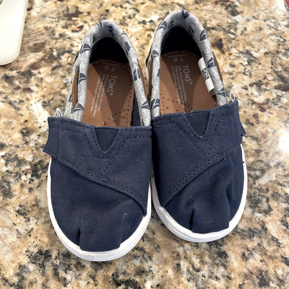 Toms - Size T6 - Boat Shoes